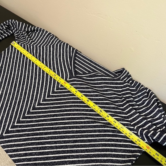 Nic + Zoe Angled Relax Stripes Top | Long Sleeve V-Neck Top - Picture 9 of 11